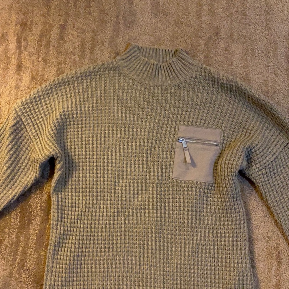 Oversized pullover mockneck sz medium, like new
